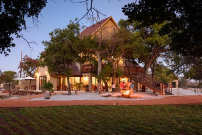 Callies Game Lodge Safaris